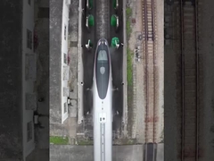 O que é uma condução totalmente automática através do sistema de lavagem de autocarros e trens?