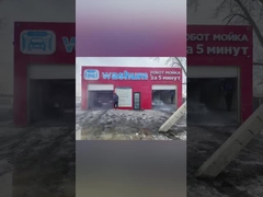 O técnico de Kolon instalou e colocou em serviço a máquina de lavar automóveis modelo KL360-1 e KL-360premium