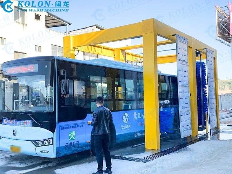 Máquina de limpeza automática de autocarro rápida e limpa KOLON com velocidade de limpeza de 2-3min/carro