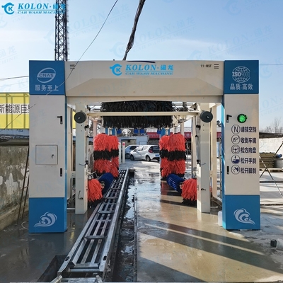Equipamento de lavagem de automóveis em túnel com transportadores de correia plana